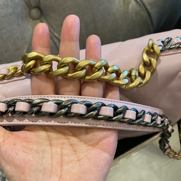 Chanel 19 small light pink - Picture 6 of 12